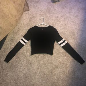 Long sleeve crop top